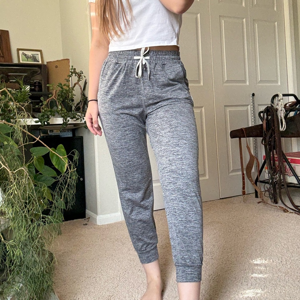 FEAT women’s grey joggers size XS‎